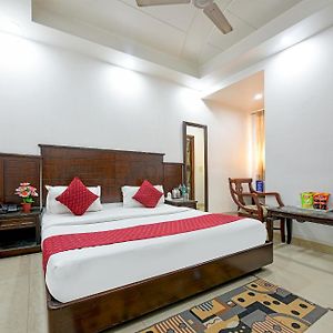 Hotel Legend International - 02 Mins From New Delhi Station